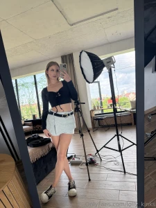 Mirror says i m cute and honestly who am i to argue