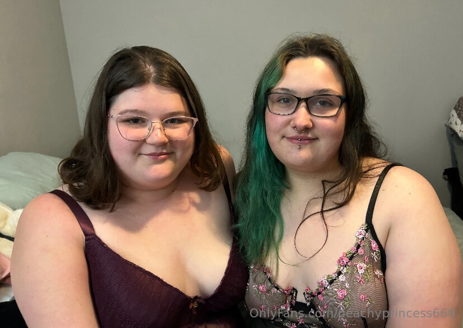 I ate my friends pussy leave a tip if you liked it and want more part 2 