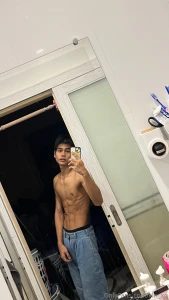 Started live jerking friday night at 9 pm