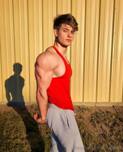 Side tricep before the sun goes down