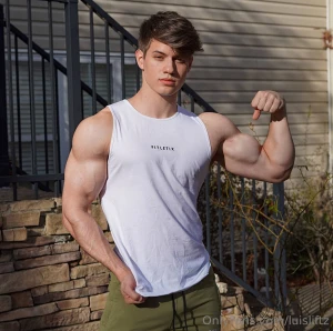 I vibe with the white n green