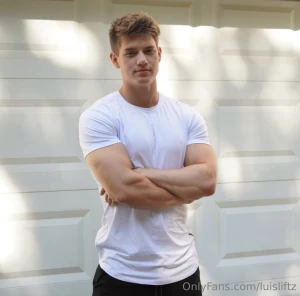 Really feeling these tighter shirts dm me