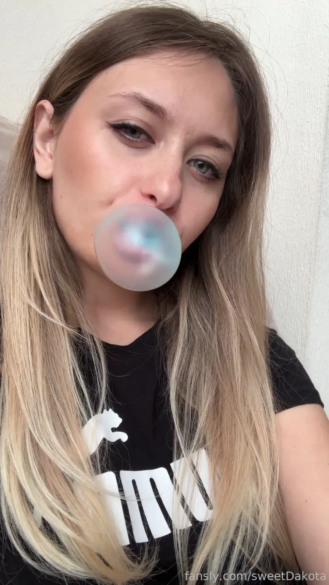 Kinda bored wanna chat dreamgirl shygirl blonde girl fyp sweet erotic 