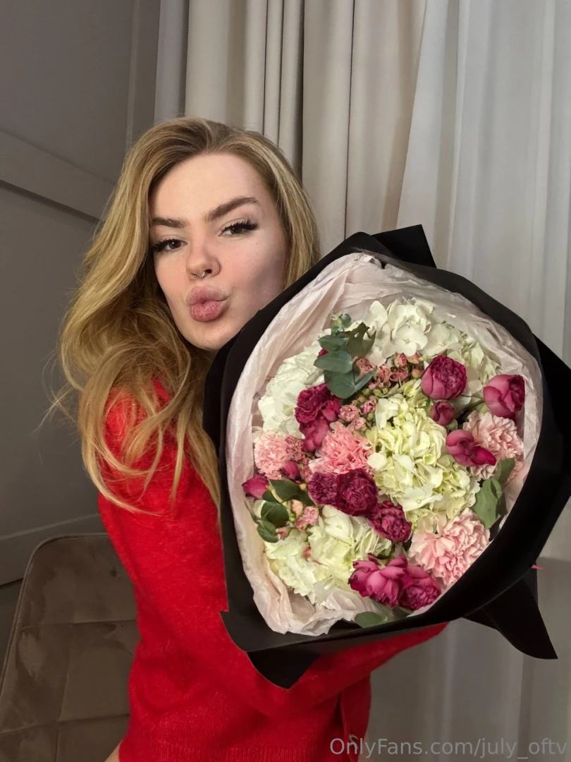 Flowers amp kisses kind of mood today got spoiled with the prettiest 