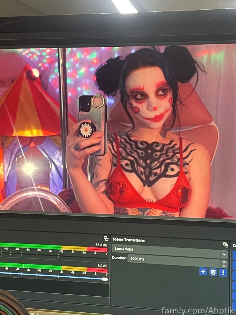 I m streaming right now 