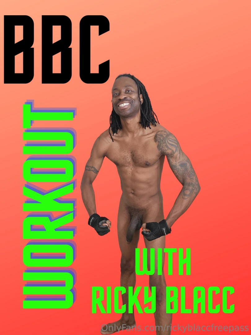 Naked exercising doing mountain climbers 