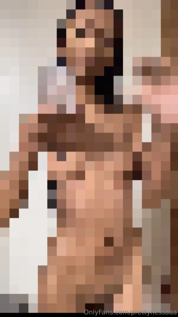 Striptease and oiling my body 