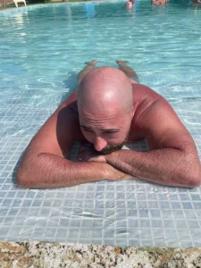 Disfrutando un d a de piscina pool day