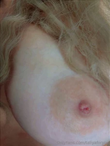 Wanna grab these titties too