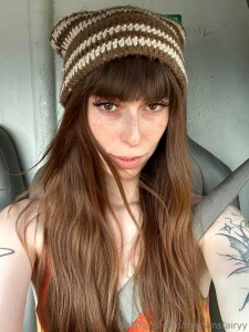 Hi hi i hope you re having a good day do you think i look pretty all