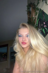 Going live at 9 i got some new toys come and play with me