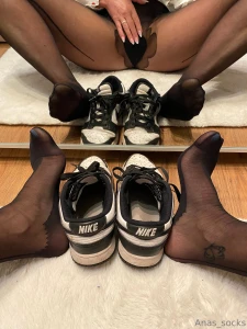 What you sniffing first my feet or dunks