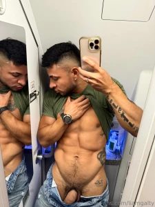 Always the airplane s bathroom is an excuse to take a pic