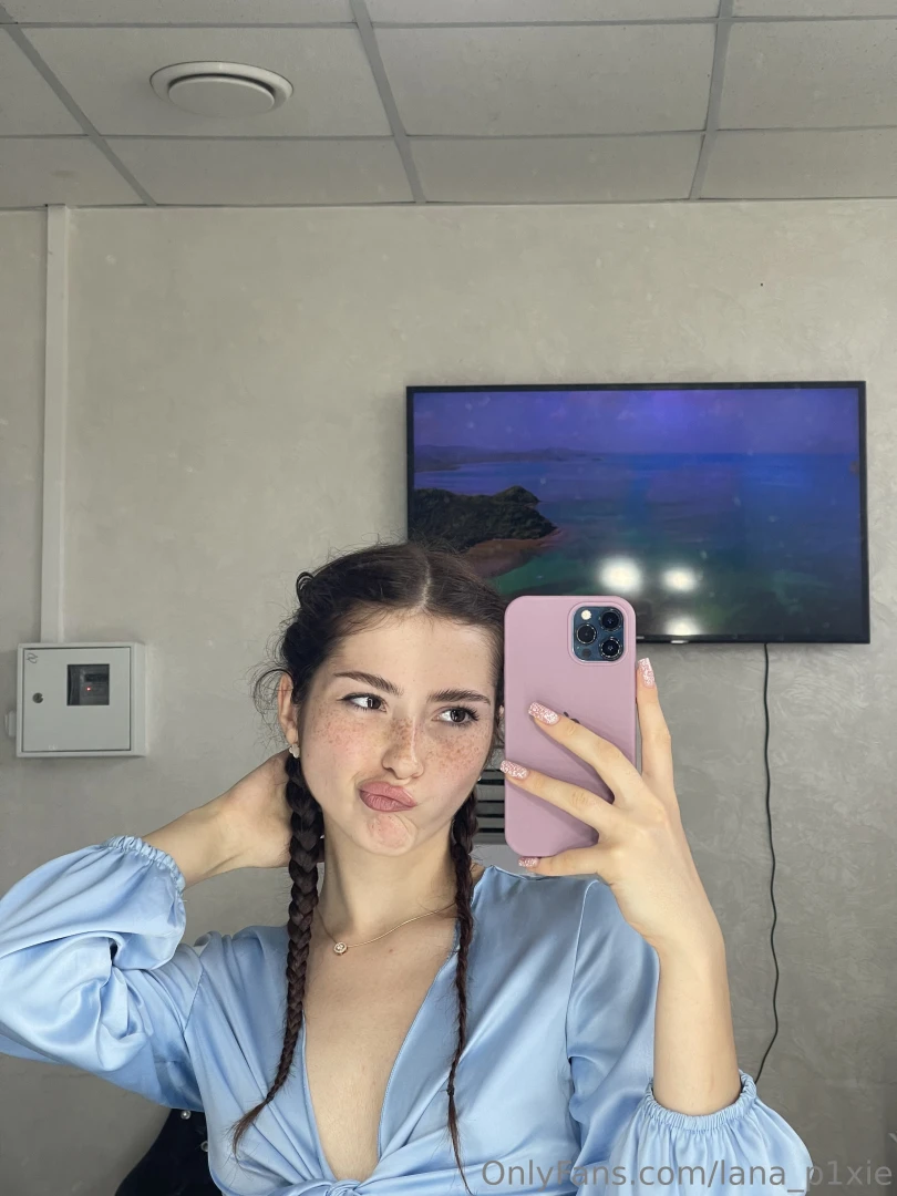 I thought i d experiment with the look a little bit how do you like my 