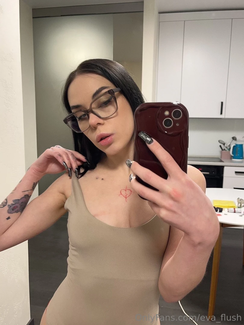 A cozy morning begins with aromatic coffee and your favorite selfie 