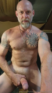 Big guy flexing part 1