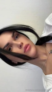 Looking at the camera i want you to look at me too hope u stunned by