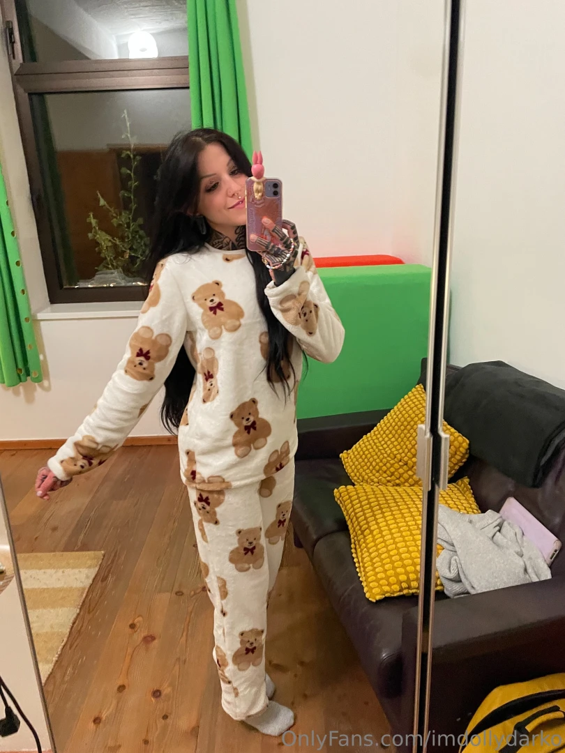 Cuddle with me and treat me like a teddy bear and then a fuck doll 