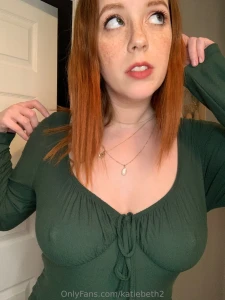 Redheads and green dresses always go well together