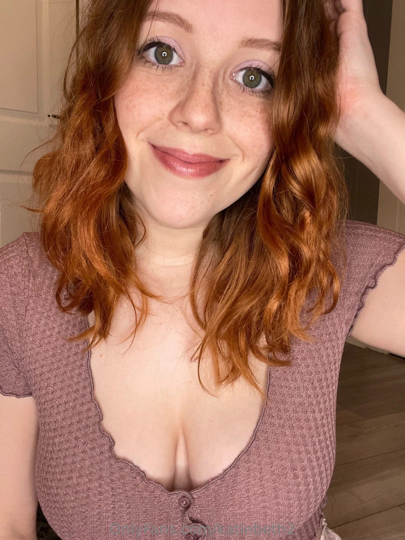 Do you like my hair better curly or straight it s naturally curly 