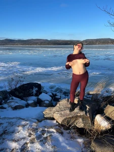 Tits out in the cold brrrr love the outdoors