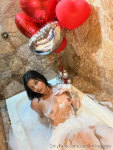 Join me to play in the jacuzzi part 1