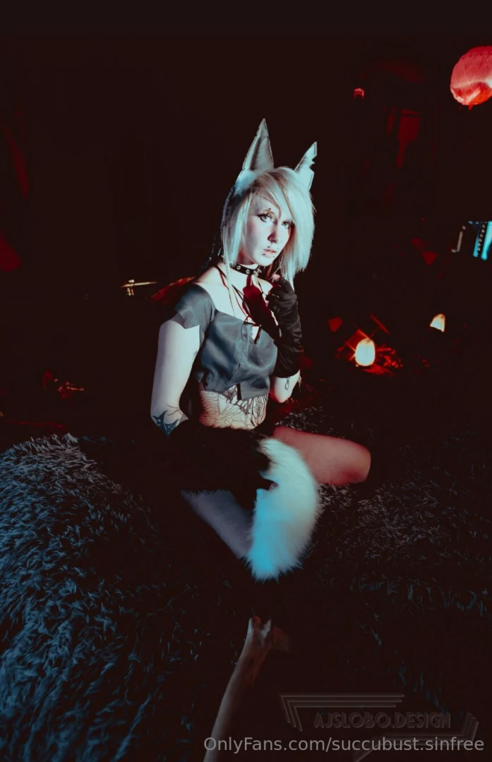 Loona cosplay from helluva boss i like my tail 