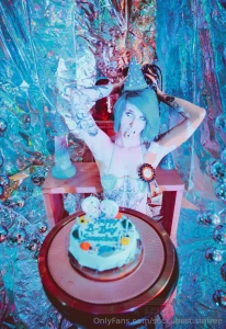 It s my birthday today wish me a happy birthday and don t forget to