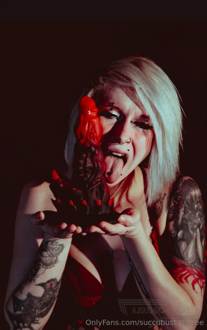 I love playing with my monster cocks come to my vip page to watch me 