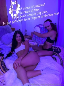 Fucked both of these baddies at the same time filmed a bunch of