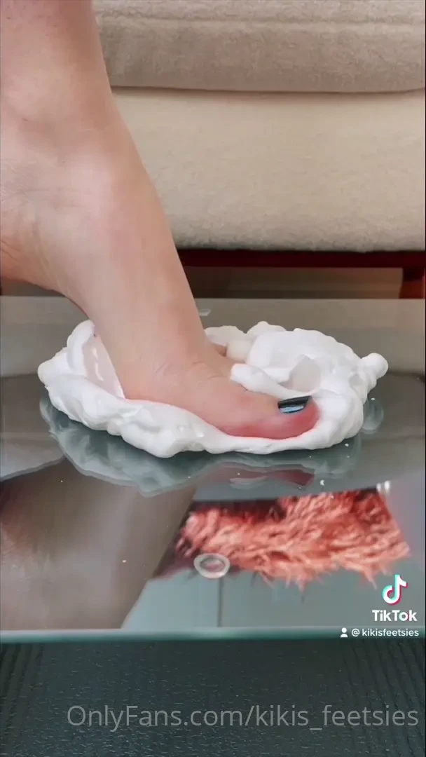 Had to start a new tiktok kikisfeetsies so here s a cute little 