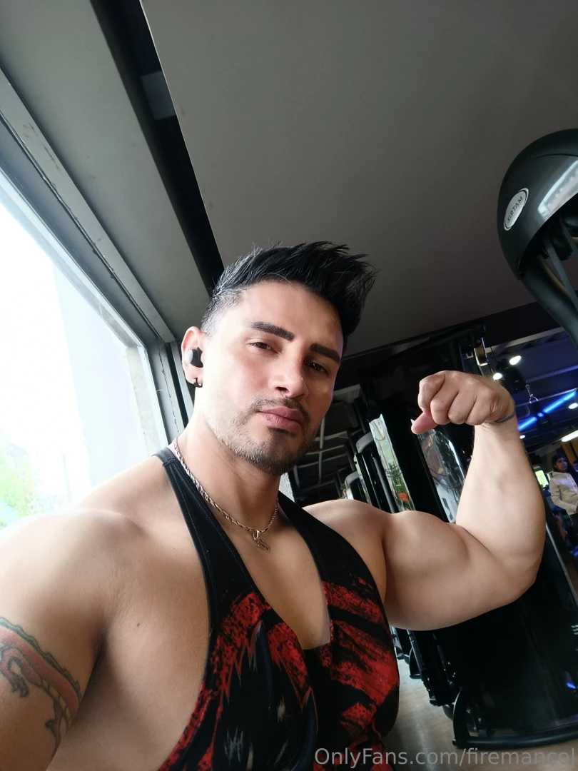 A huge kiss to all my followers 