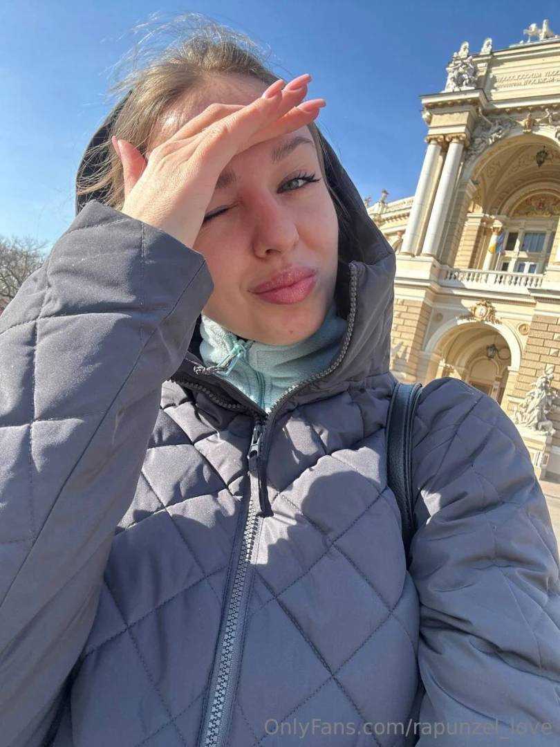 Today is such a beautiful day i was walking in the park the sun is 
