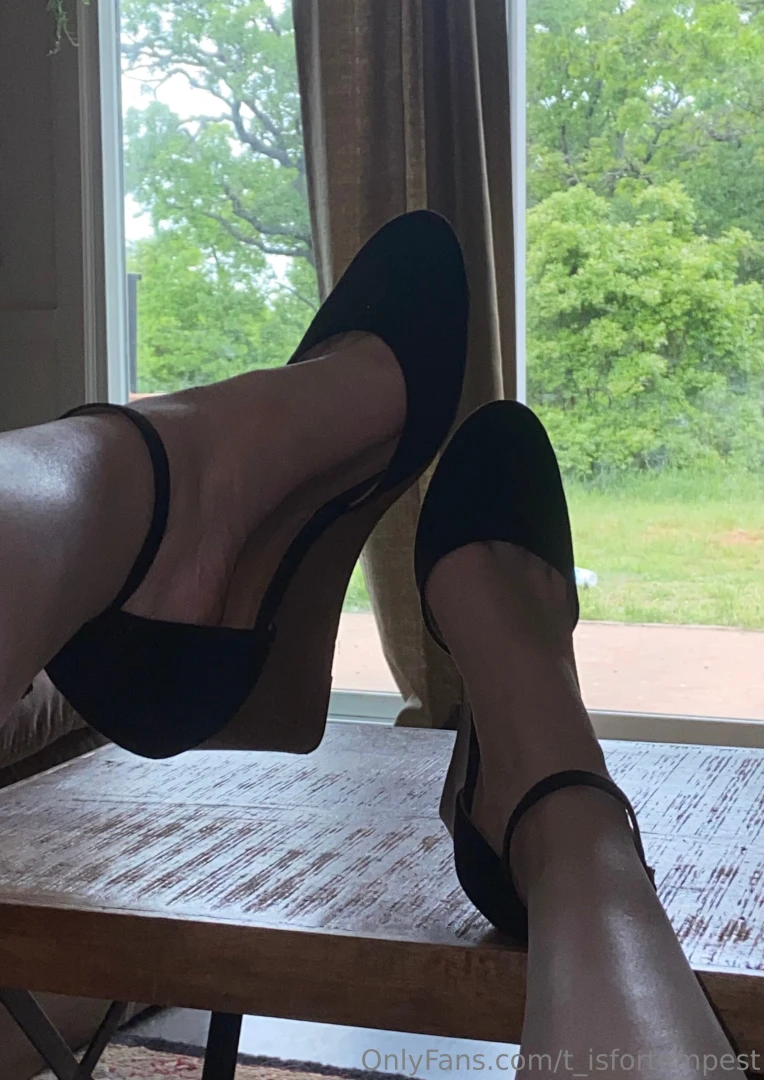 A pretty little preview imagine these heels digging in while i use you 
