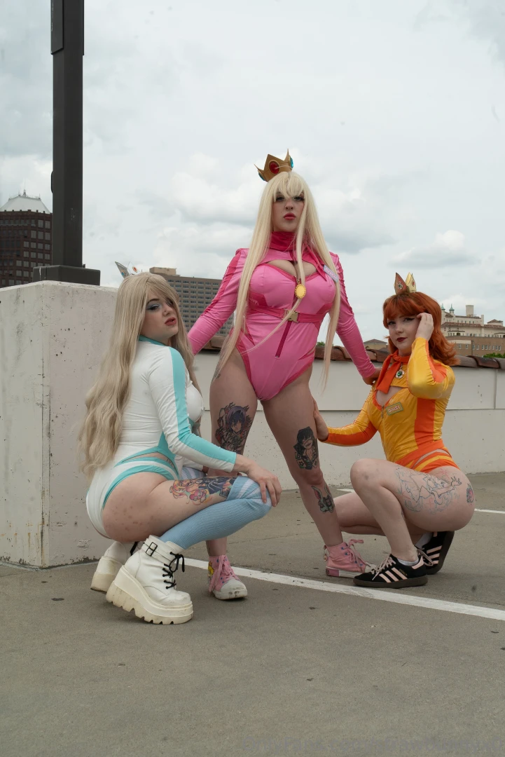 We look good lovely_daisy98 honeybunnycos part 1 