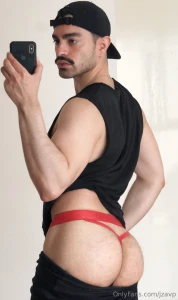 A veces se antoja una chupadita as todo sudado cuando regreso del gym