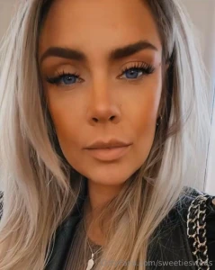 New hair new me bullshit wanna se this face covered in cum