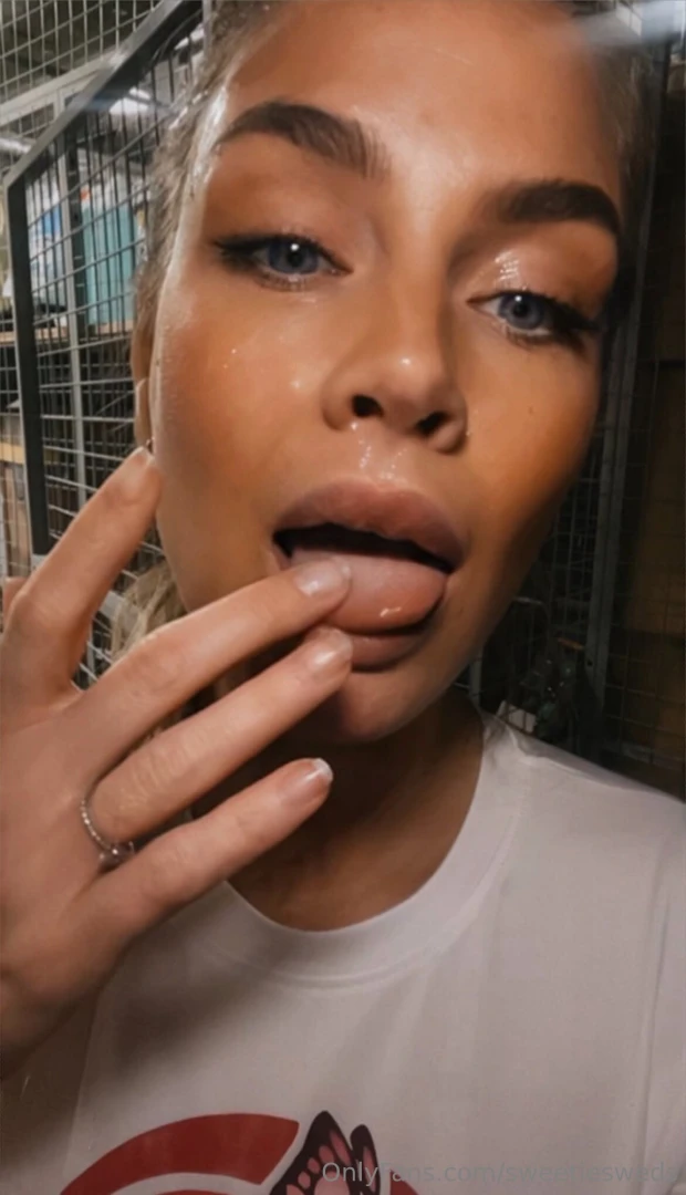 Wanna see what he did to me in the storage unit 