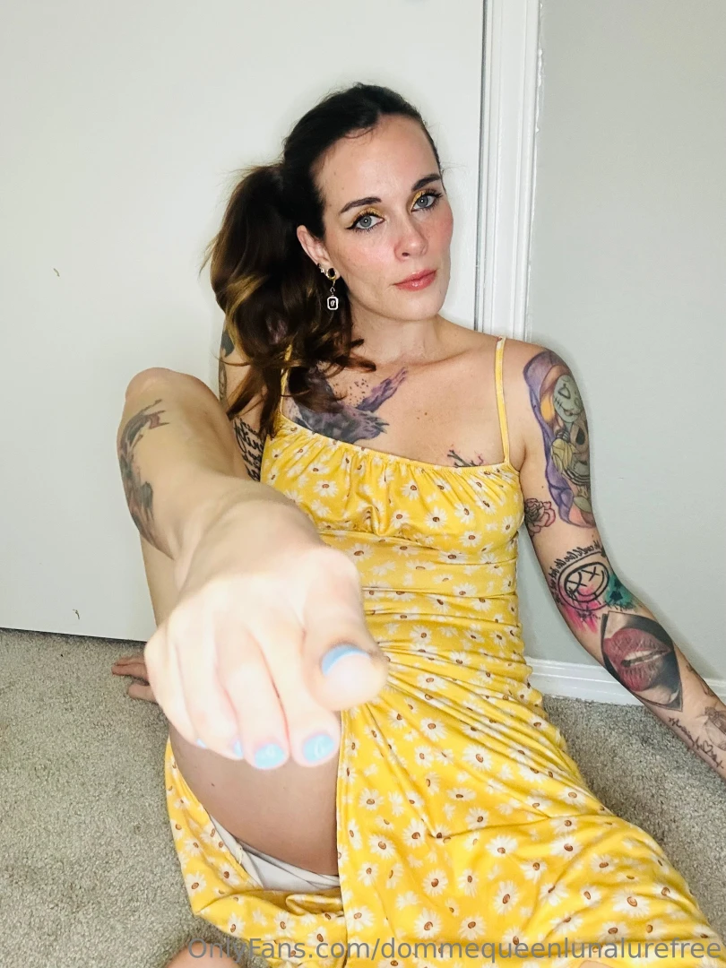 So happy to be back watch me play with my cute little butt hole https 