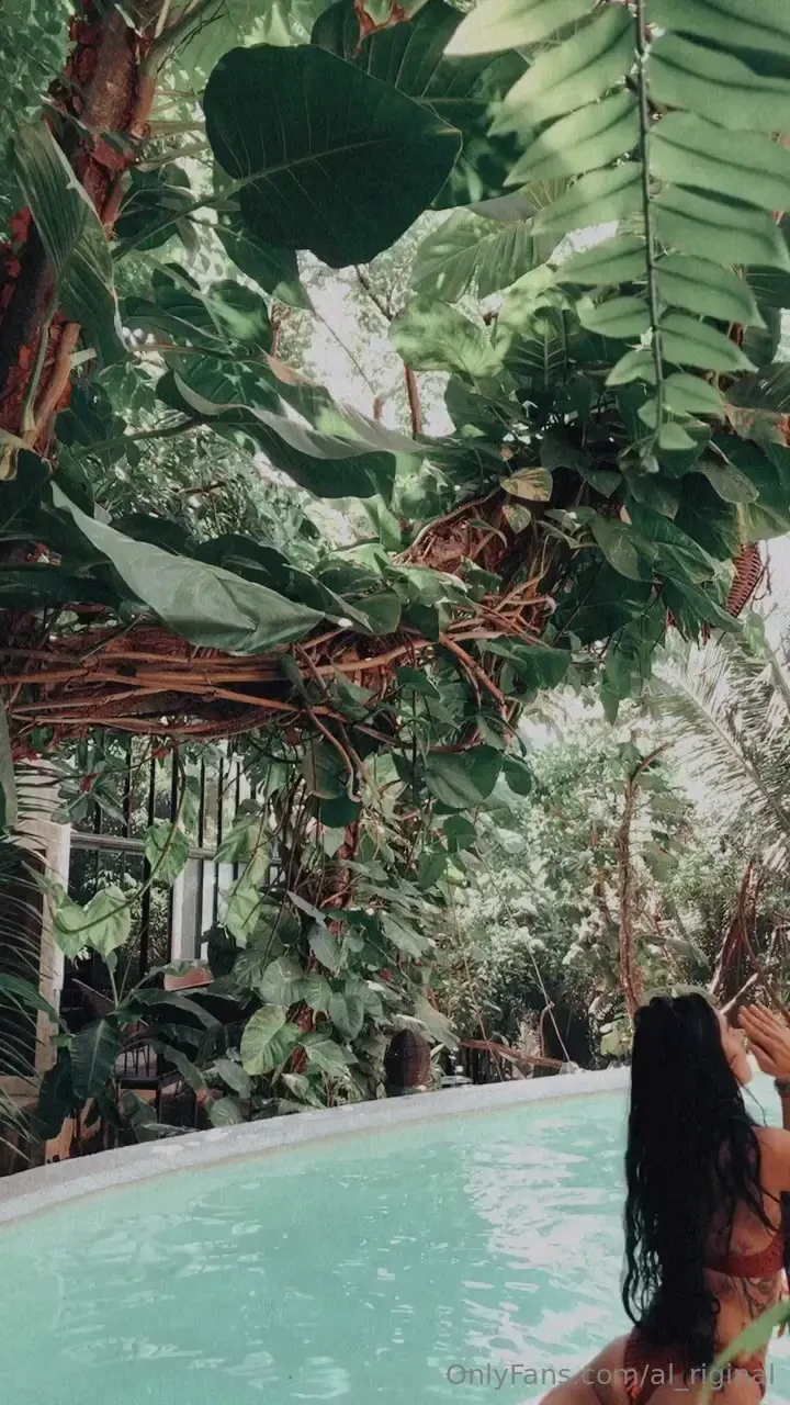 Yoga by the poolside vibes 