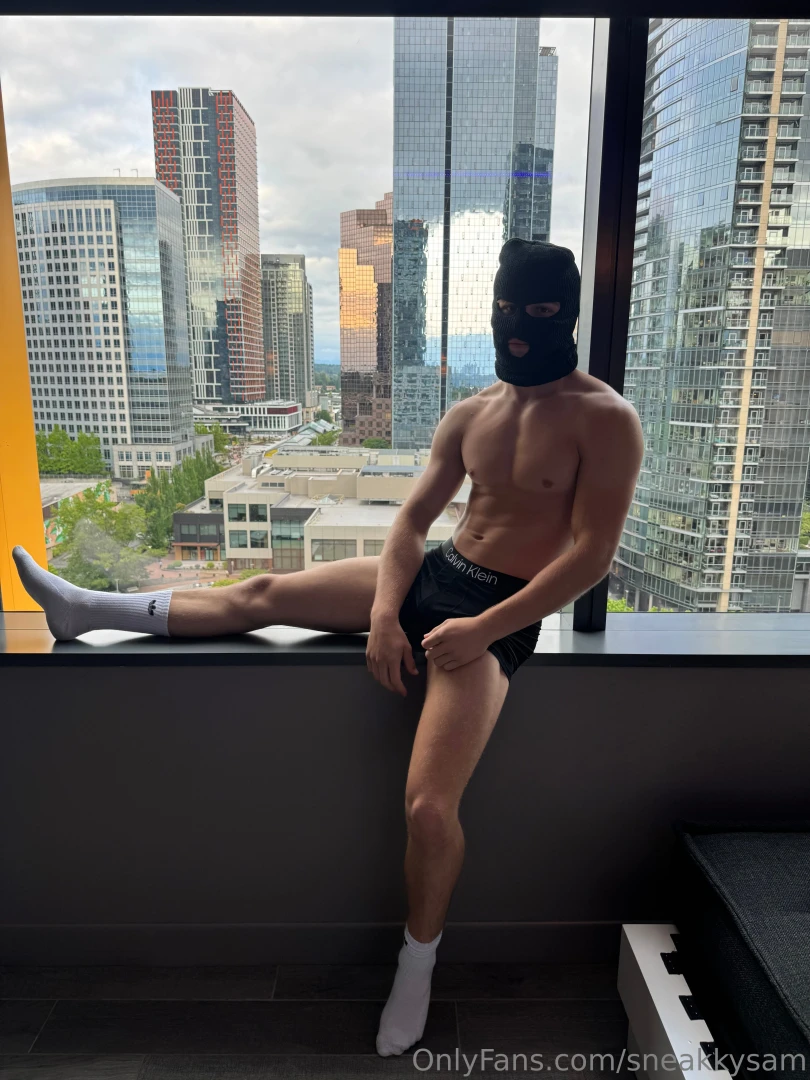 First post got a spot downtown to film some content with my boy so part 11 