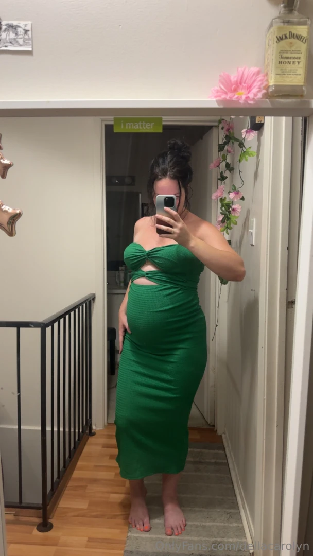 Me trying to stay sexy about 9 months pregnant 