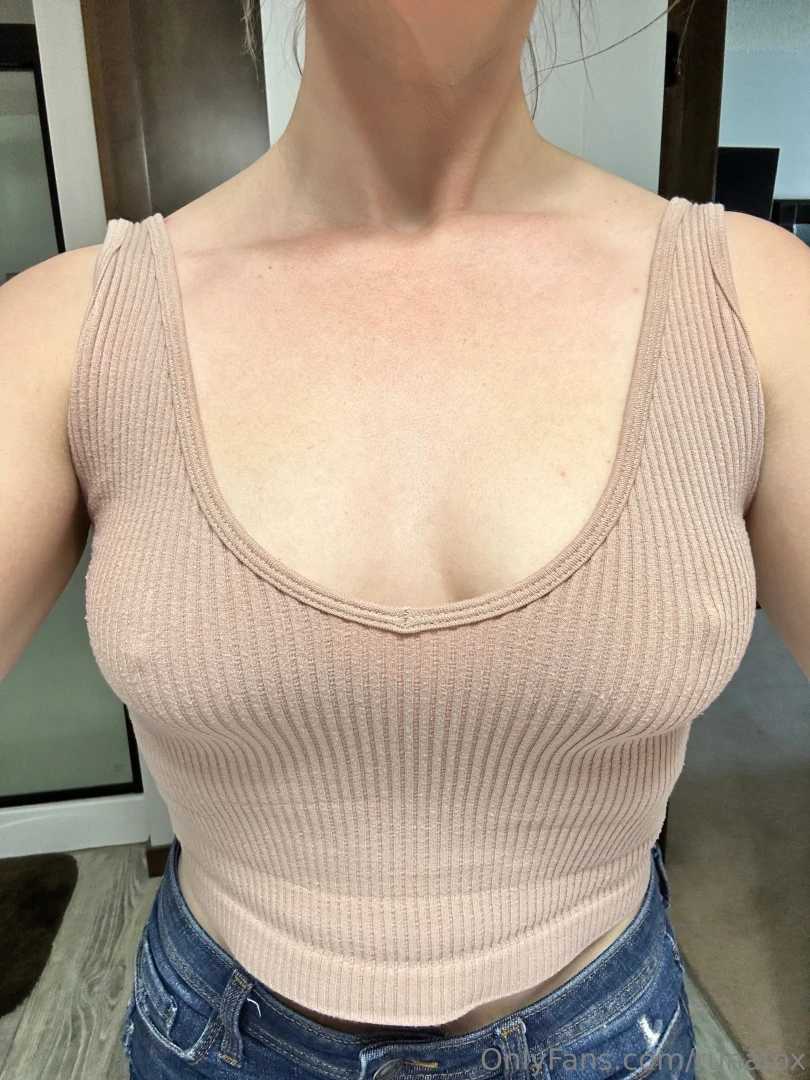 No bra just vibes wanna see what s underneath 