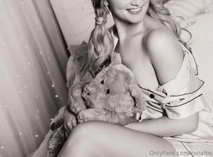 Here s a few from my boudoir shoot i ll post the full album later part 1