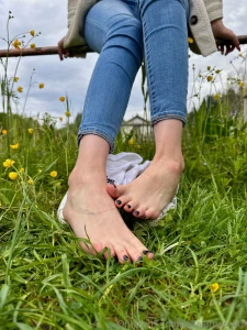 Airing out my hiking feet i decided to continue the hike without socks part 5