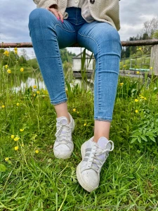 Airing out my hiking feet i decided to continue the hike without socks part 4