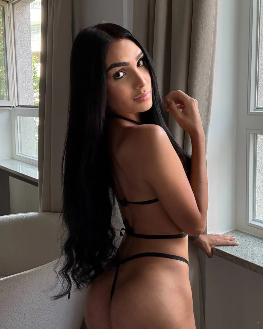 Hot brunette who knows what she wants temperament in her veins passion 