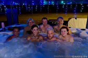 Who loves a hot tub with friends miss_crude markgotham83 jasminebrooks