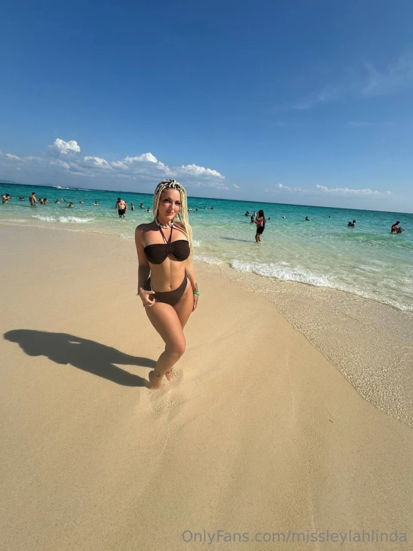 Beaches are my happy place 