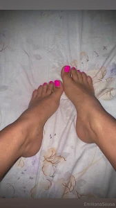 Would you take a foot job from me